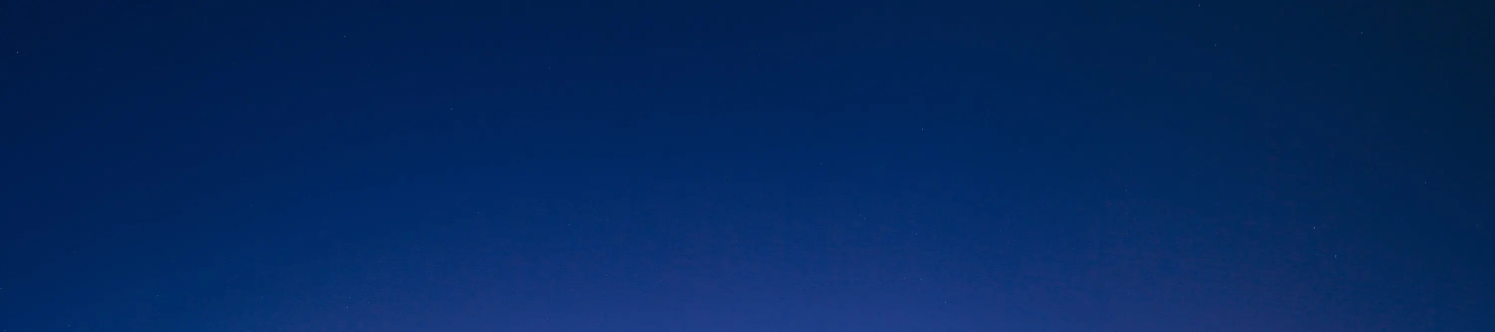 享受环形码头的活力氛围和波光粼粼的海滨夜景