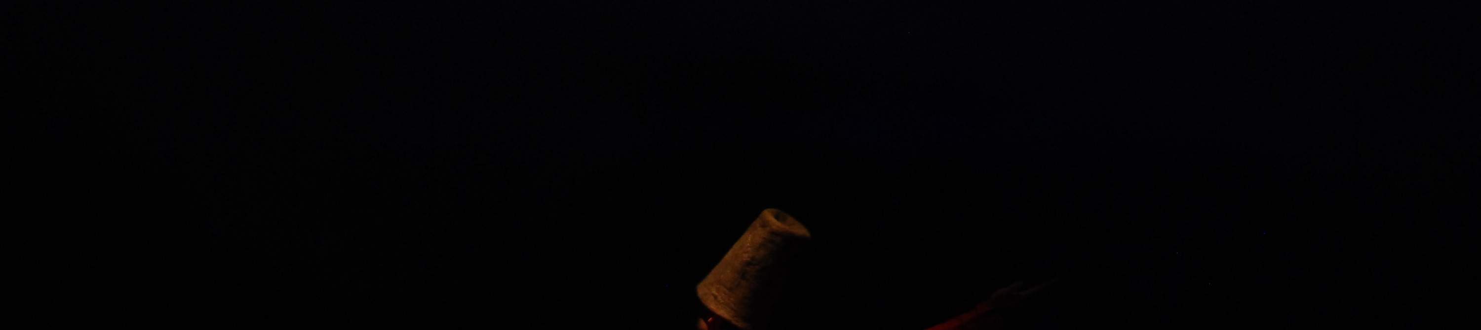 Singoli Dervisci Rotanti in Rosso Scuro