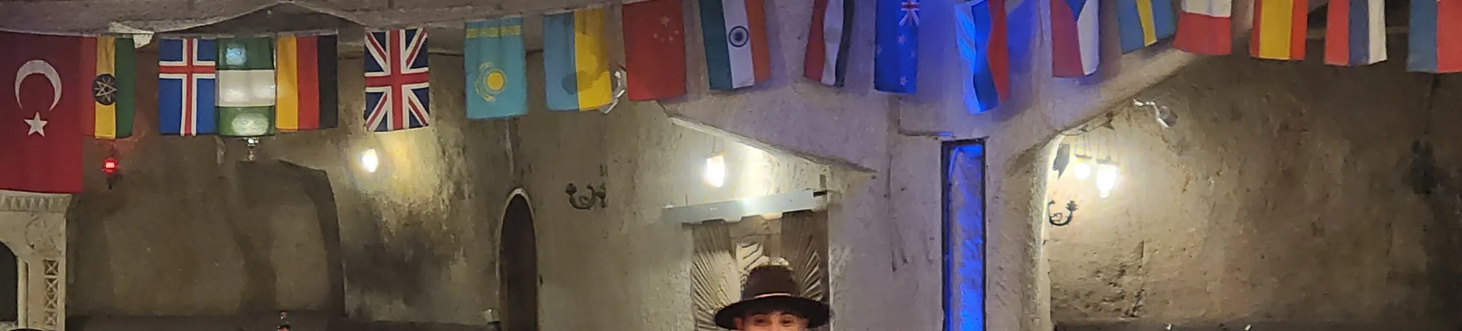卡帕多西亚洞穴餐厅的土耳其之夜