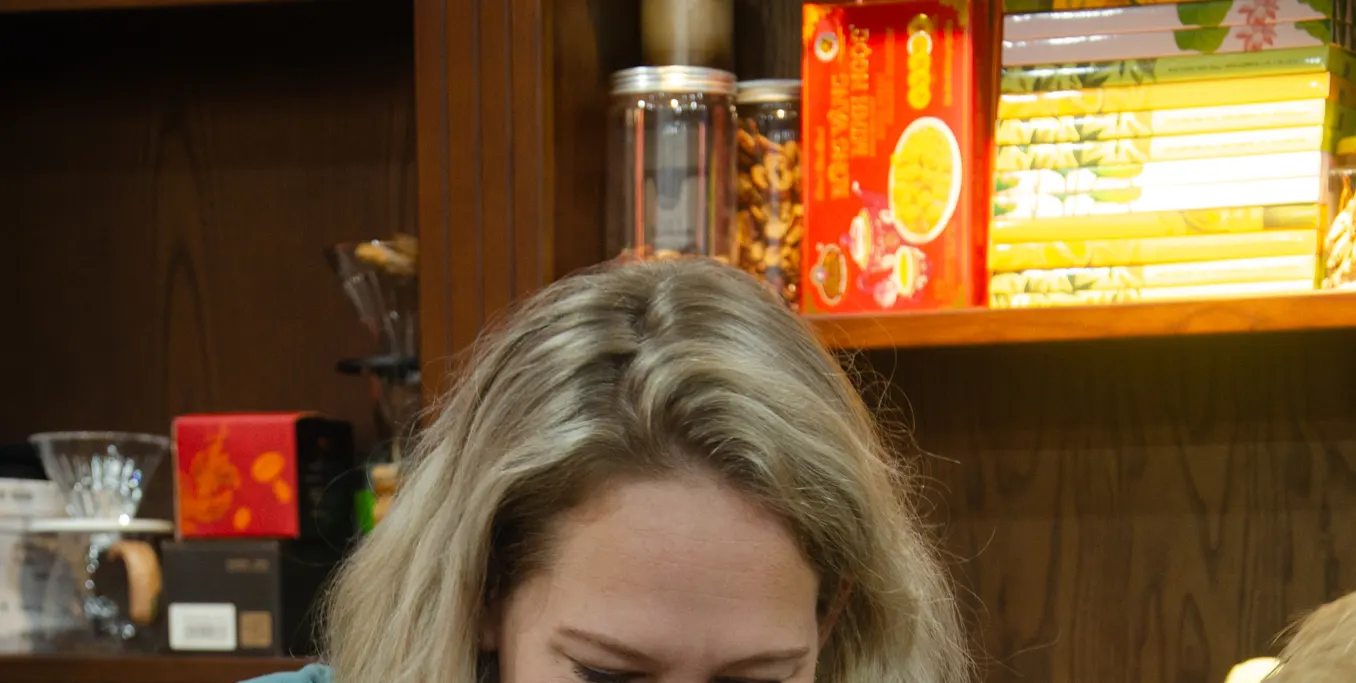 酿造与美食：河内咖啡工作坊，提供传统美食与葡萄酒