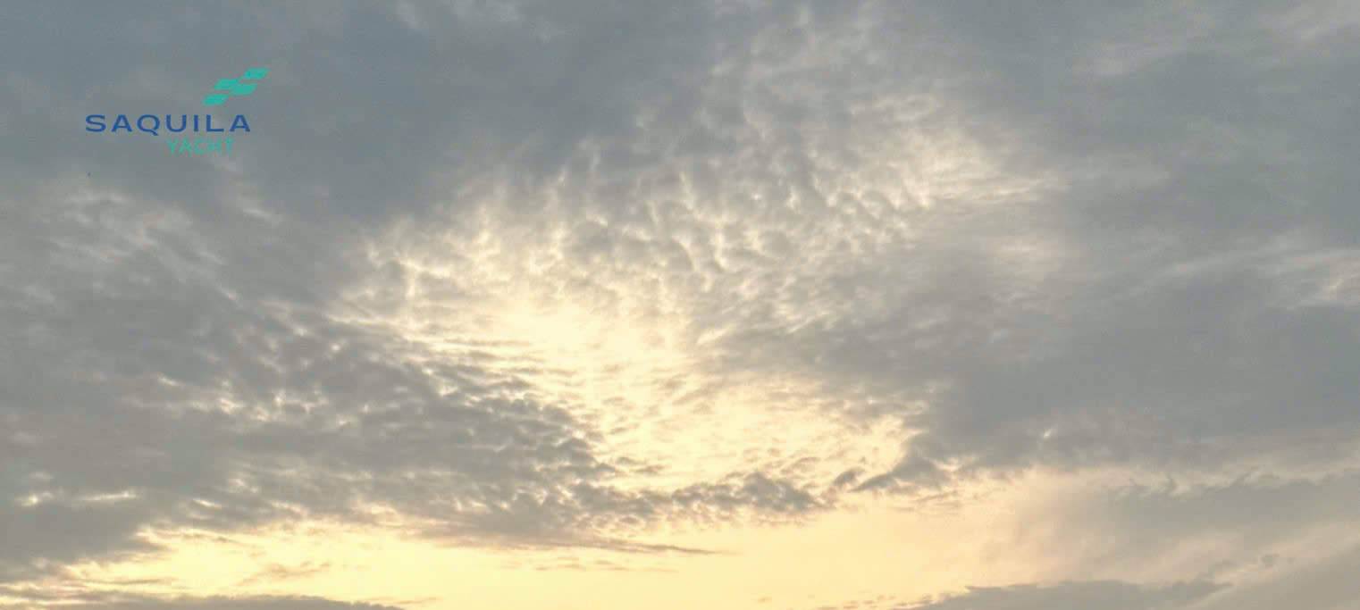 Trải nghiệm bữa tối ngắm hoàng hôn trên Vịnh Hạ Long bằng du thuyền Saquila