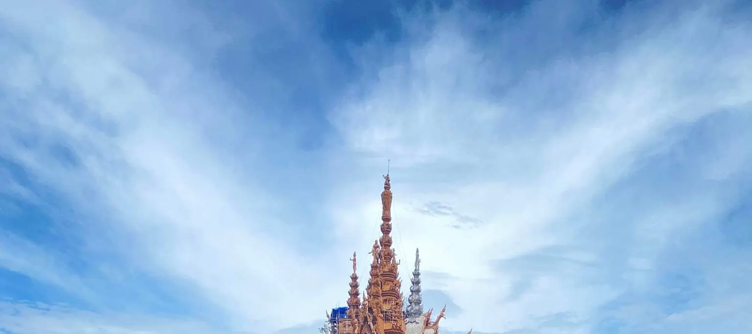 乘坐摩托艇欣赏美景