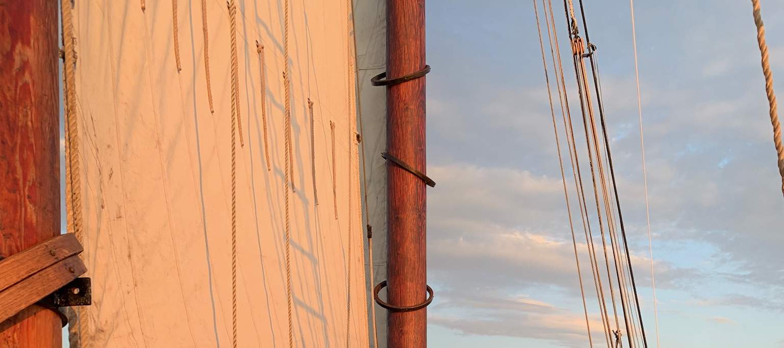 Sunset Windjammer Cruise Sepanjang Pantai Portland, Maine