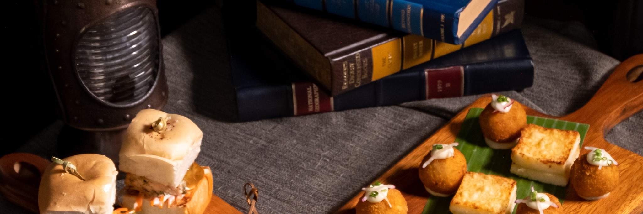 Bar atap CHAR di Hotel Indigo Bangkok