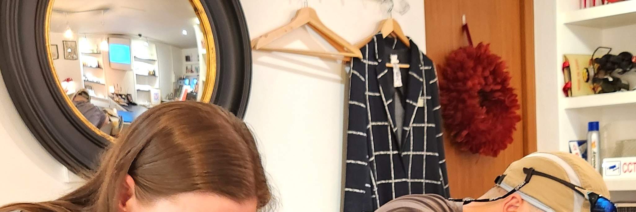 Ricordando il profumo che ho creato oggi, disegno la mia etichetta.