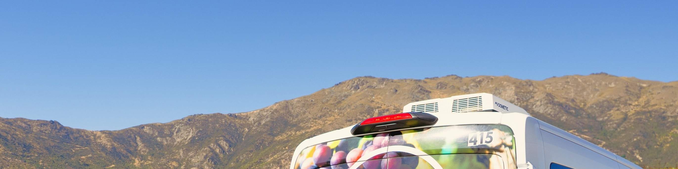 Путешествуйте с комфортом и стилем в одном из наших роскошных минивэнов.