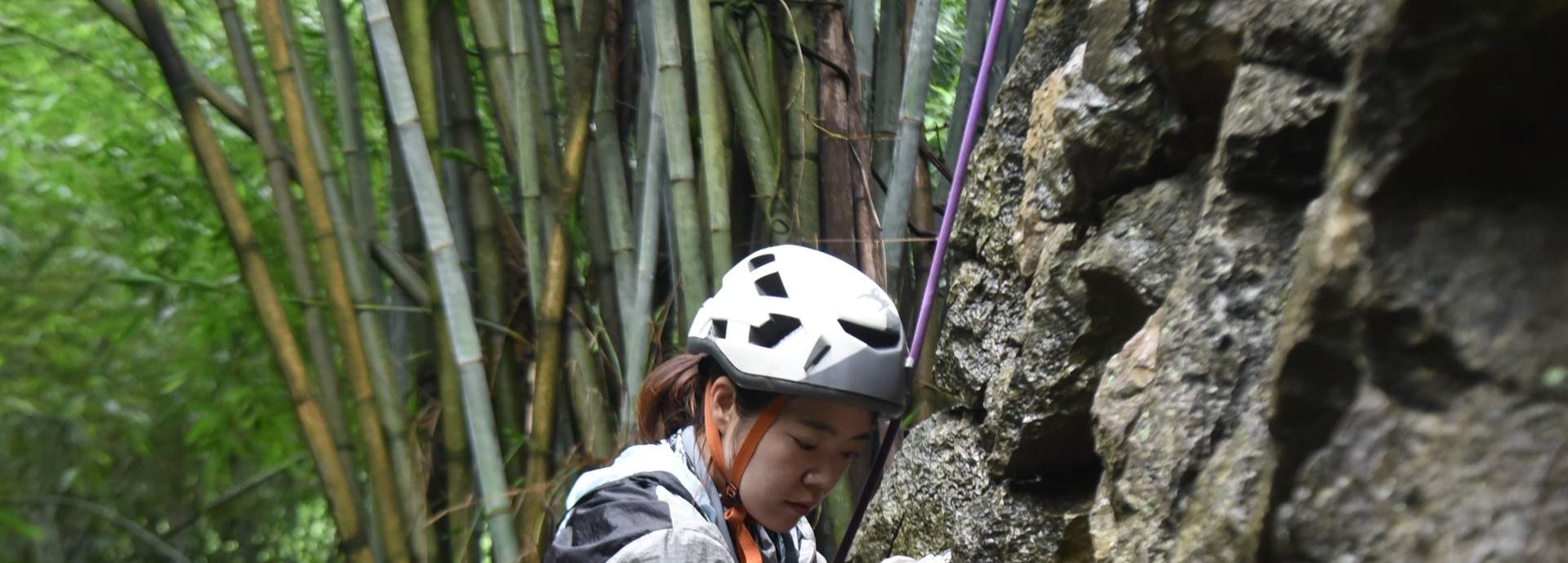 从初学者友好的 “热身岩壁” 到专业选手挑战的 “极限路线”，这里能满足不同水平爱好者的 “向上探索” 需求