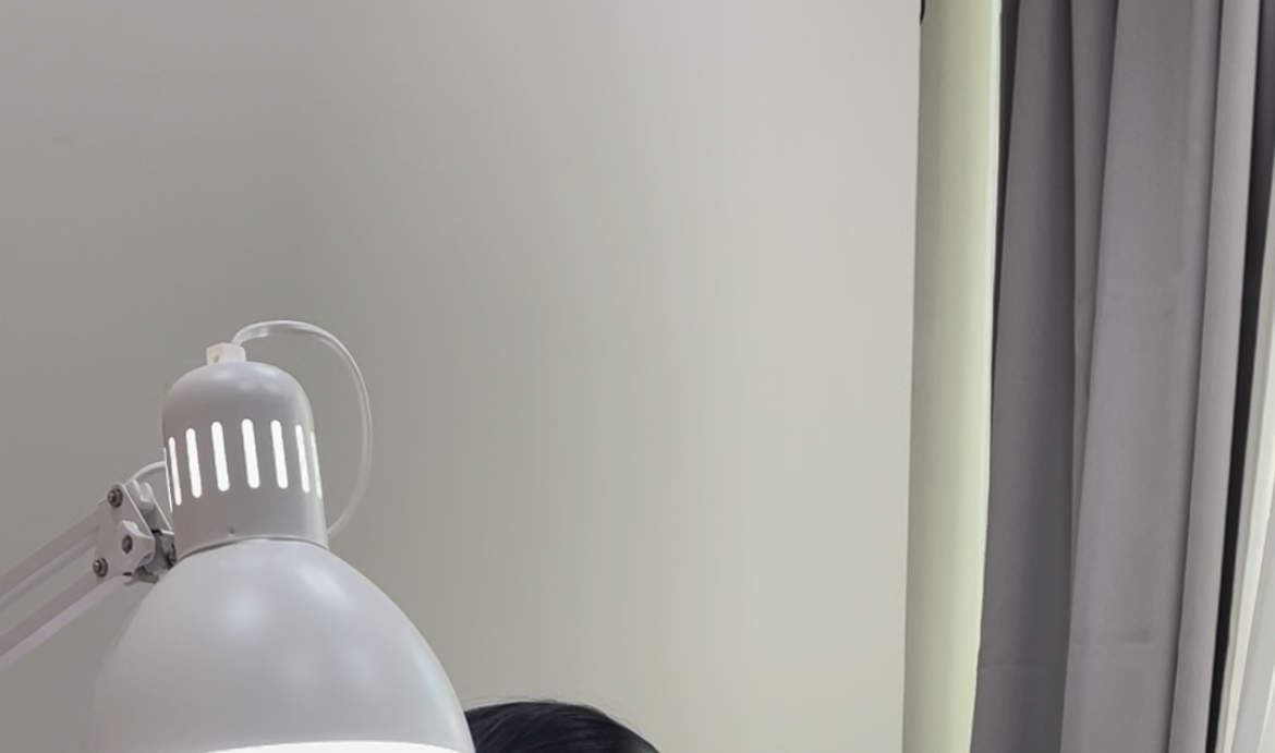 พบกับ Wendy ผู้เชี่ยวชาญด้านการทำเล็บ ที่มีความพิถีพิถันในทุกรายละเอียด และความคิดสร้างสรรค์ไร้ขีดจำกัด ด้วยทุกๆ การลงสี พวกเขาผสมผสานทักษะทางเทคนิคและความสามารถทางศิลปะ เปลี่ยนเล็บของคุณให้เป็นผลงานชิ้นเอกส่วนตัว