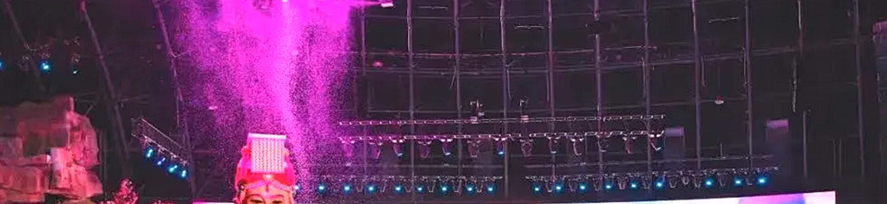 最后，送祝福的财神爷和缓缓升起的18米妈祖像，更让我们感受到了信仰的力量