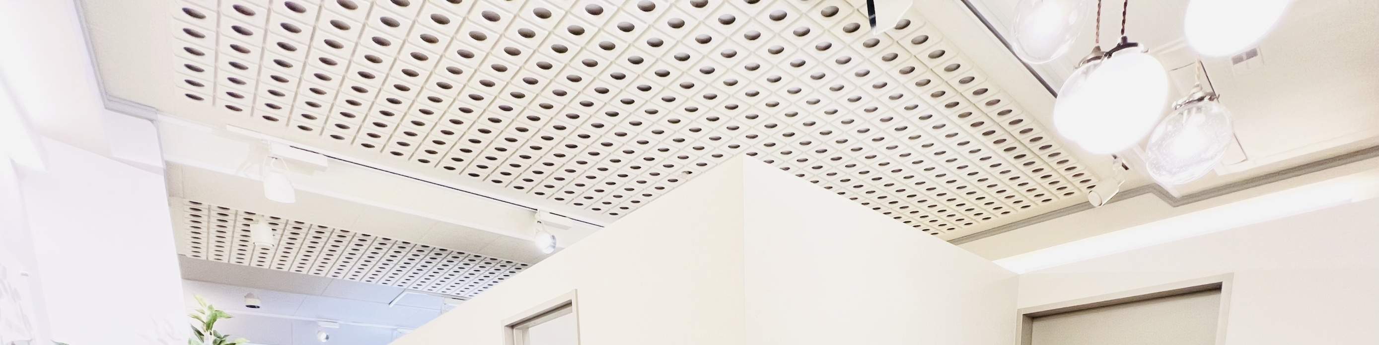 池袋站東口步行4分鐘【距離池袋PARCO僅步行3分鐘♪】店內提供多種海外配件，在套餐範圍內即可選擇