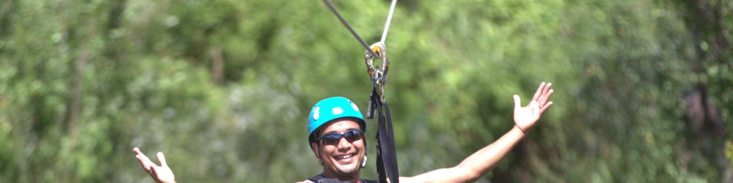 Se proporciona todo el equipo de seguridad necesario para las actividades en ATV y tirolesa.