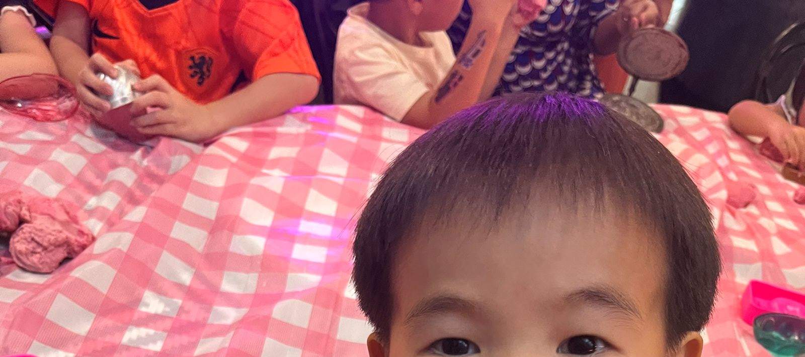 Mangia durante il viaggio di ritorno