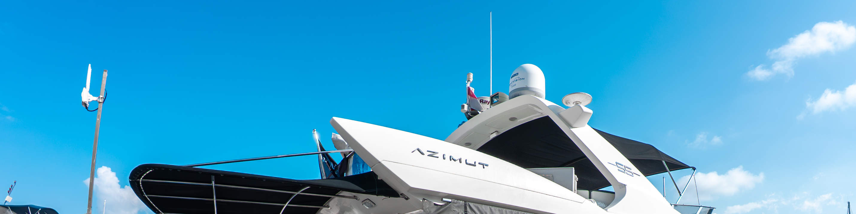 貸切プレミアムヨットチャーター ゼンシー3号（シンガポール / Zenithyachtcharters提供）