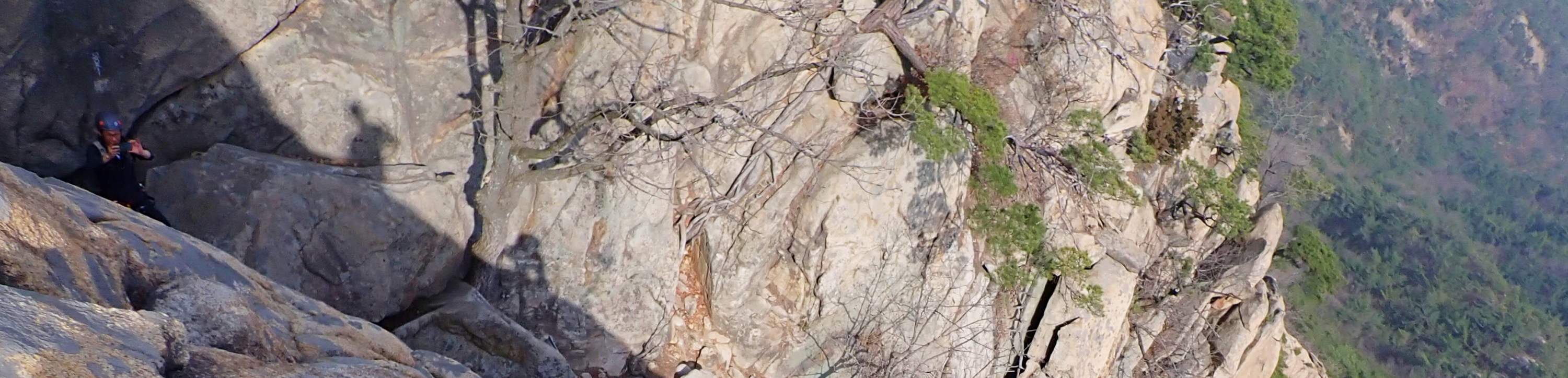 在首尔附近的山脊上体验真正的攀岩之旅