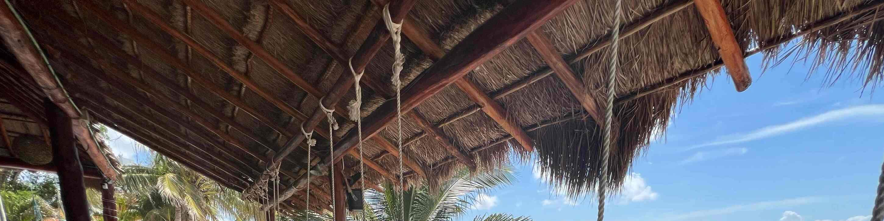 Pasir putih, koktel yang menyegarkan dan senyuman yang tidak berkesudahan di Cozumel Beach Club