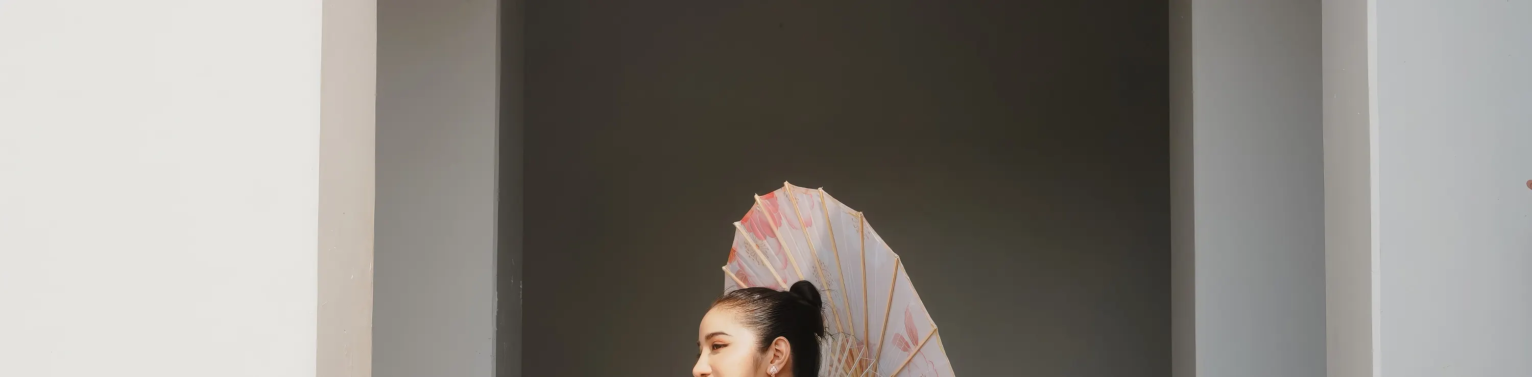 ThaiGlamStudio - 曼谷泰式服装出租，含化妆和发型服务