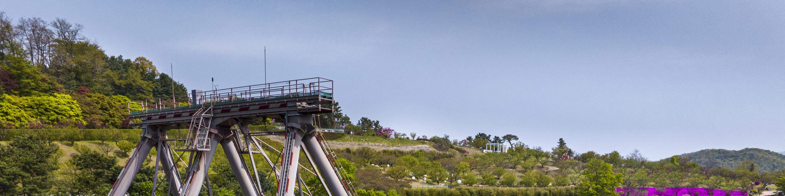 Feel the rush of the open sea as the Viking swings higher and higher, sending your heart soaring with every drop!