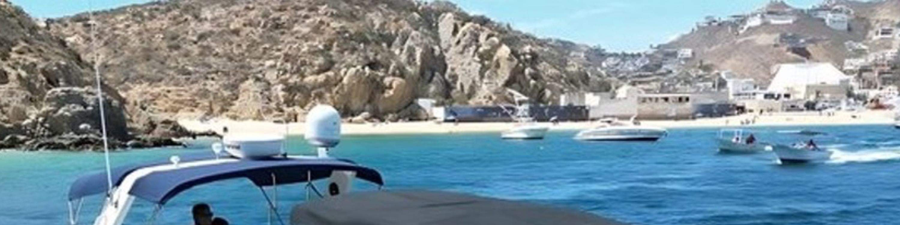 乘坐您自己的豪華私人遊艇，時尚巡遊卡波海岸線