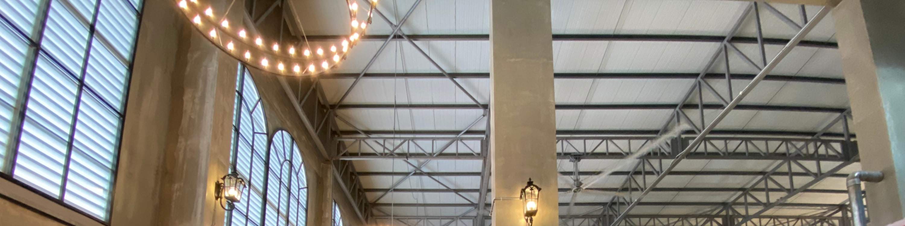 ティニティン・タウンのカフェテリアエリア