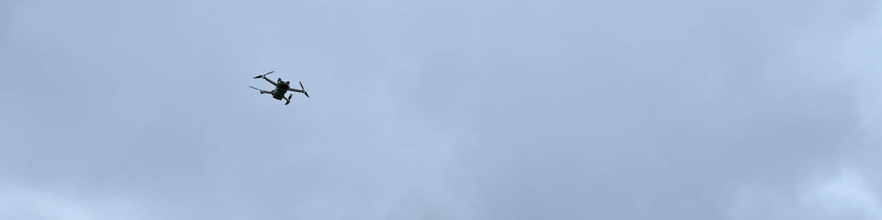 Trải nghiệm lái máy bay không người lái phong cảnh nông thôn và dã ngoại nông thôn ở Nanporo