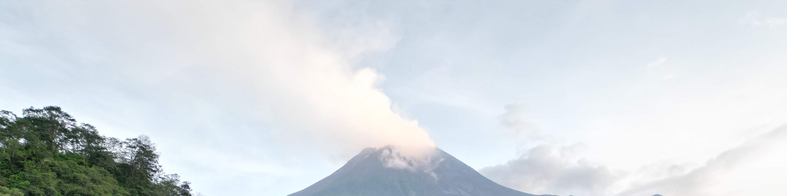 默拉皮火山（從熔岩流觀賞）