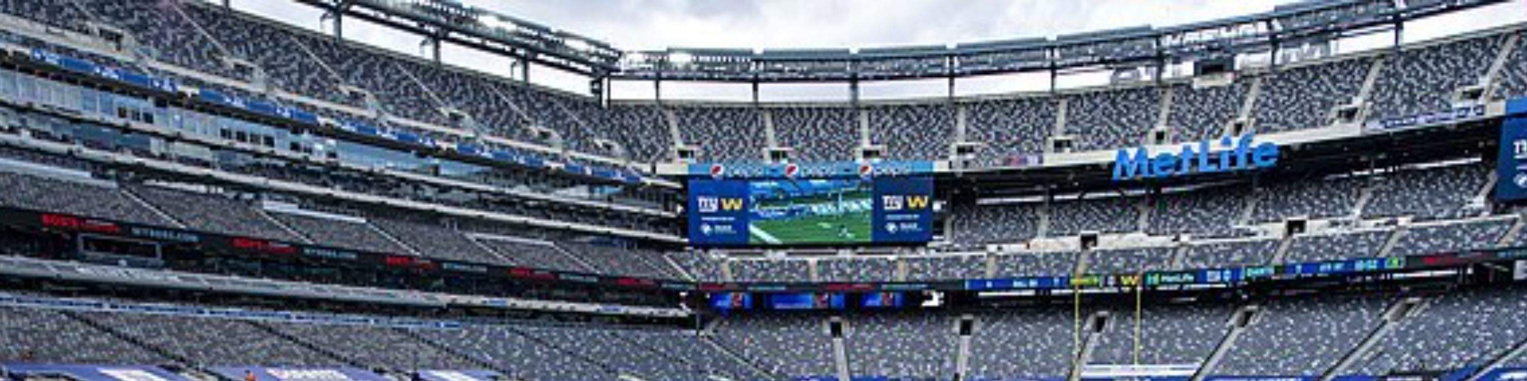 The Giants take the field, feel the excitement as the team walks out to roar