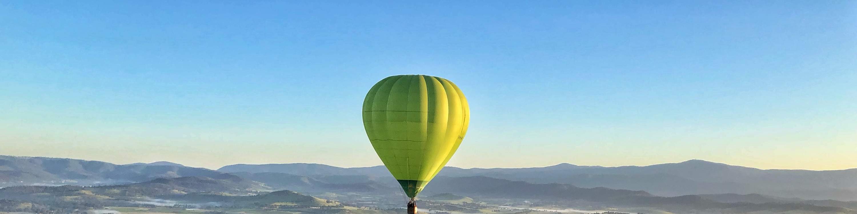 維多利亞州著名的葡萄酒產區距離墨爾本市中心僅50分鐘車程，擁有80多個分佈廣泛的葡萄園，這意味著您可以從熱氣球的空中視角欣賞到眾多美景。