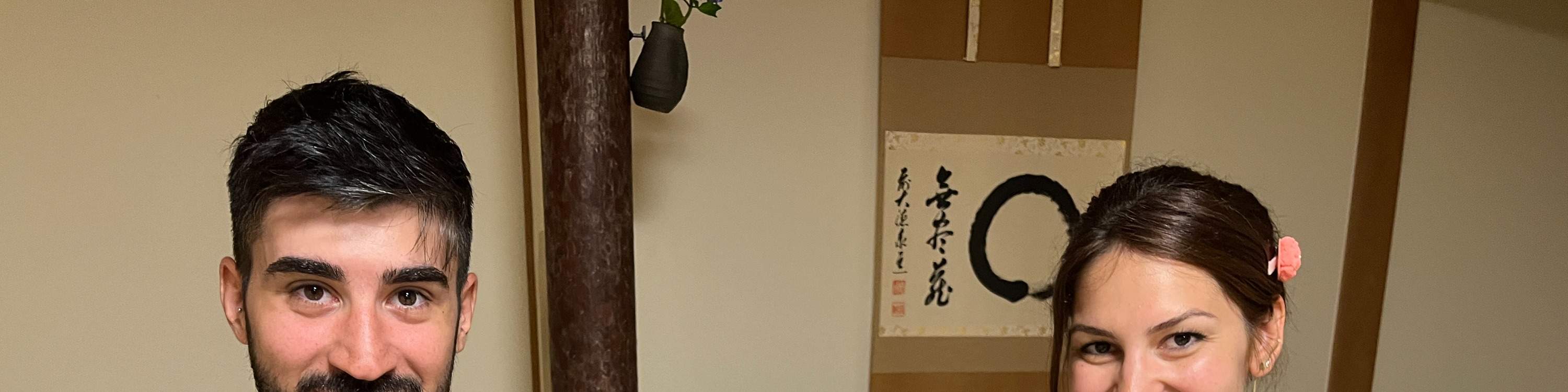 Upacara minum teh asli dan pembuatan azimat Omamori dengan kimono