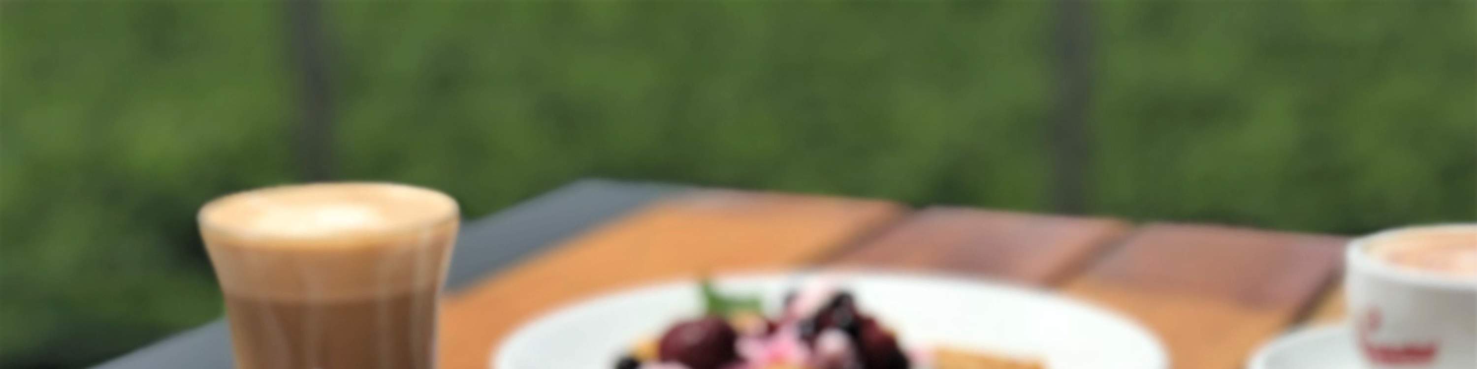 Kami bangun bersama matahari dan mengakhiri dengan sarapan bufet yang meriah di Balgownie Estate. Anda kemudiannya akan dipindahkan kembali ke bandar.