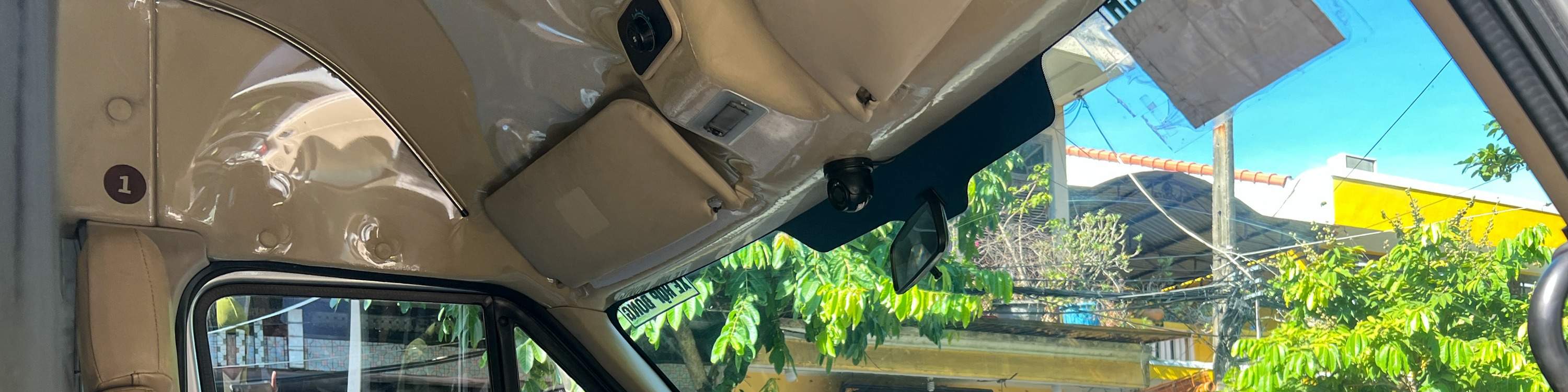 tempat duduk hadapan bas ulang-alik