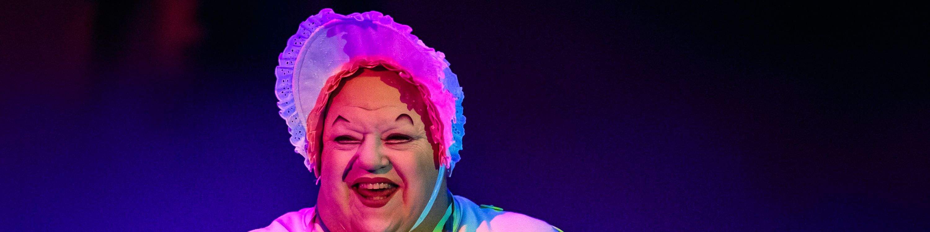 結識令人興奮又搞笑的人物，讓他們成為舞臺的中心