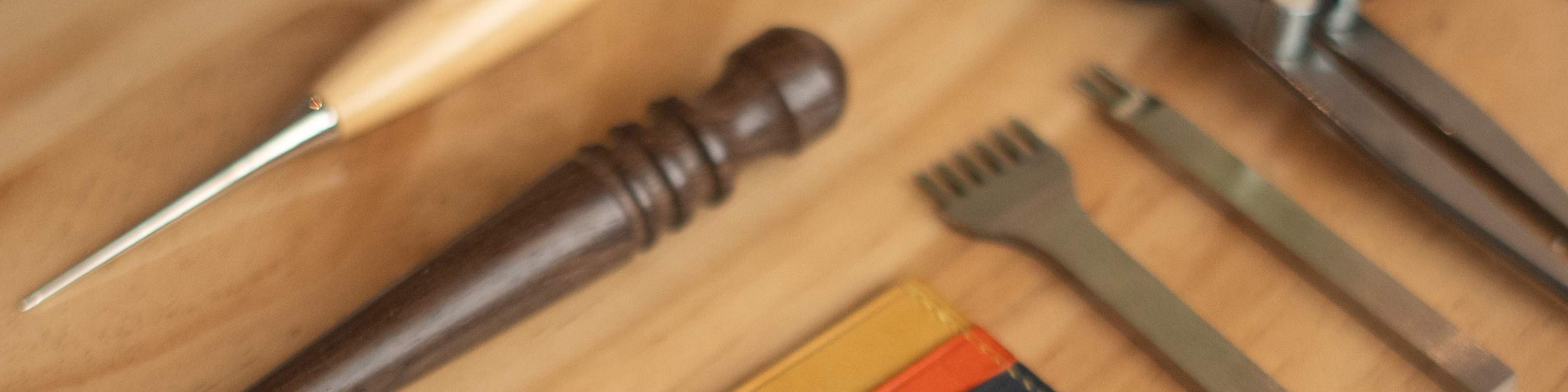 Мастерская изделий из кожи для картхолдеров, кошельков и аксессуаров в Сингапуре