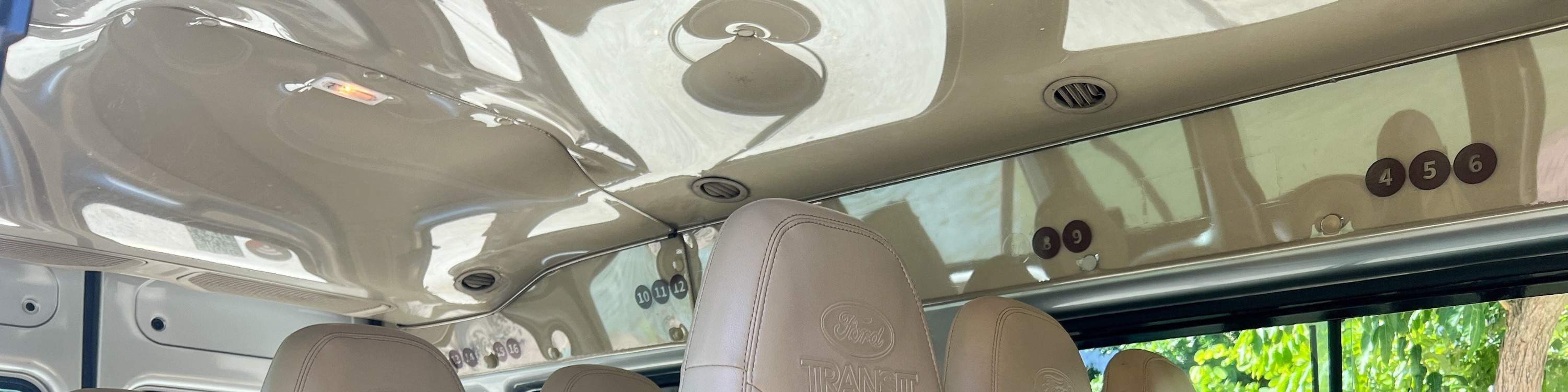 di dalam shuttle bus