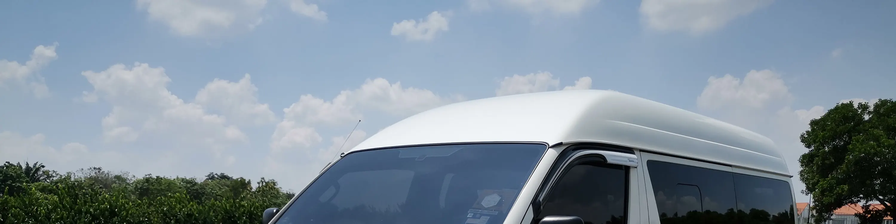 一辆面包车