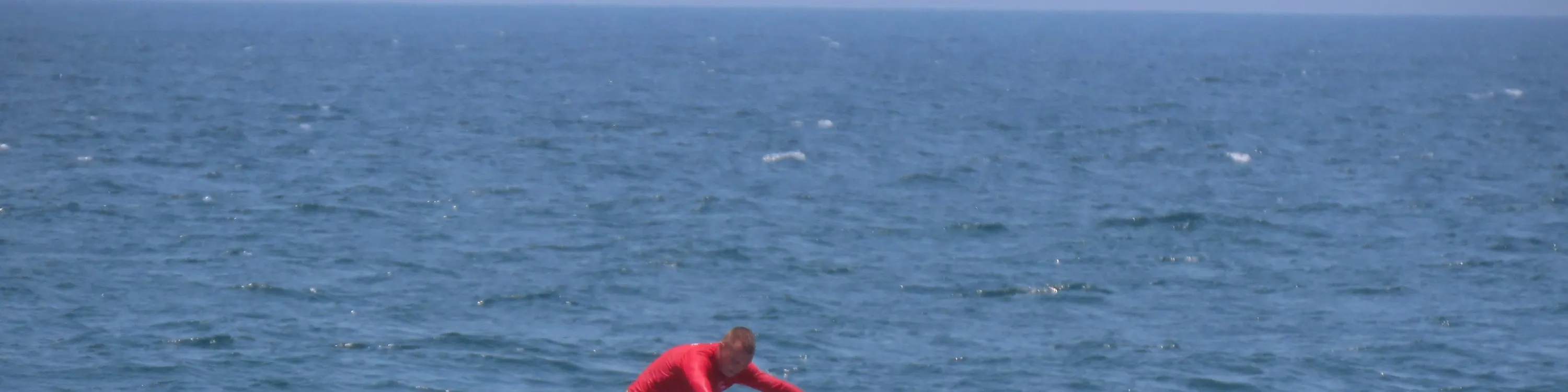 在巴拉根海滩冲浪