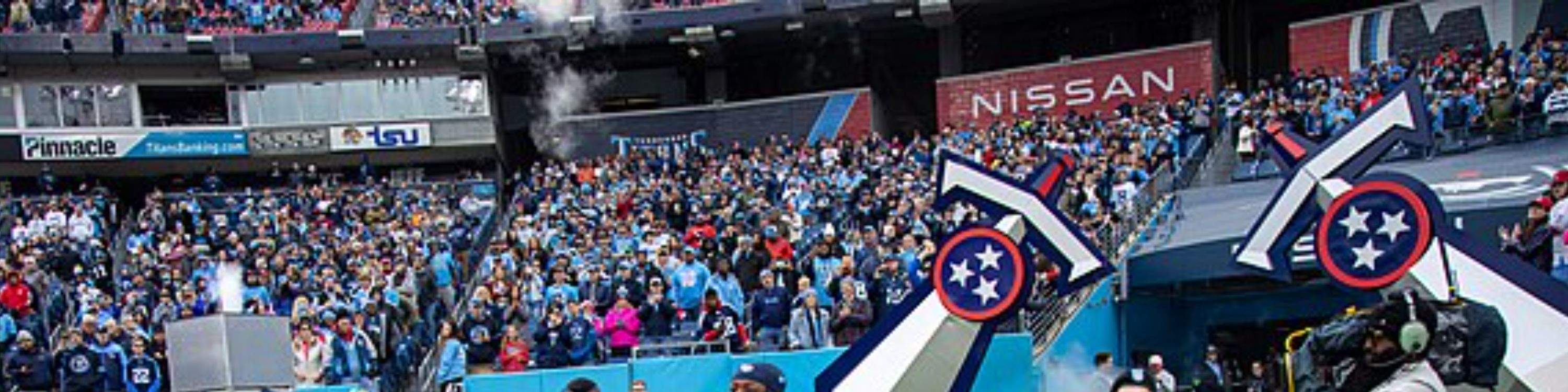 Pertandingan Sepak Bola Tennessee Titans di Nissan Stadium