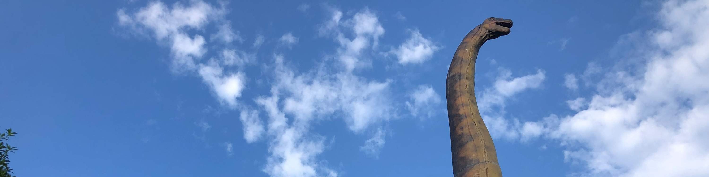 Machen Sie ein Foto mit riesigen Dinosauriern