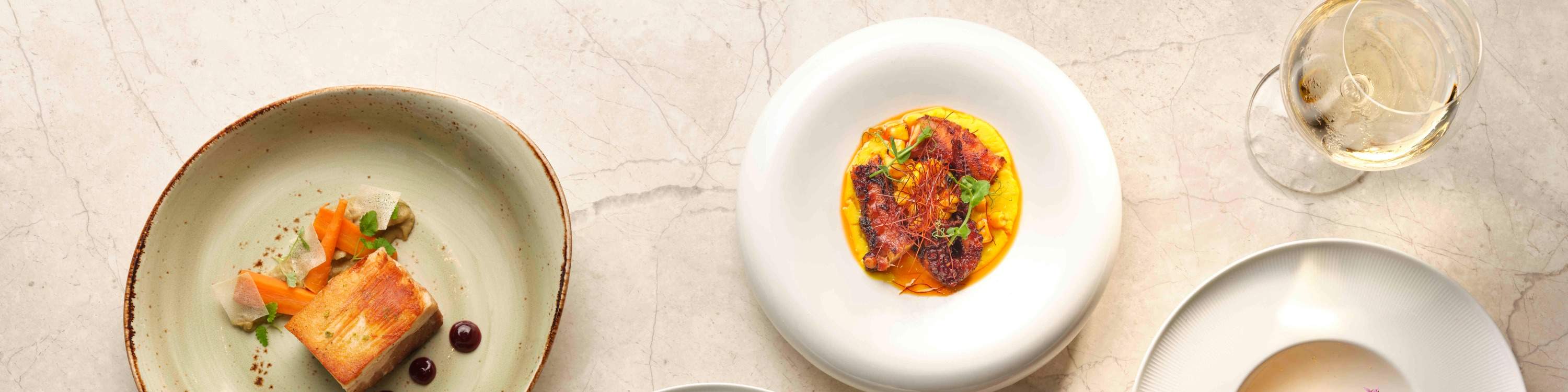 Manjakan diri dengan karya agung masakan, di mana setiap hidangan direka dengan teliti untuk pengalaman makan yang tidak dapat dilupakan