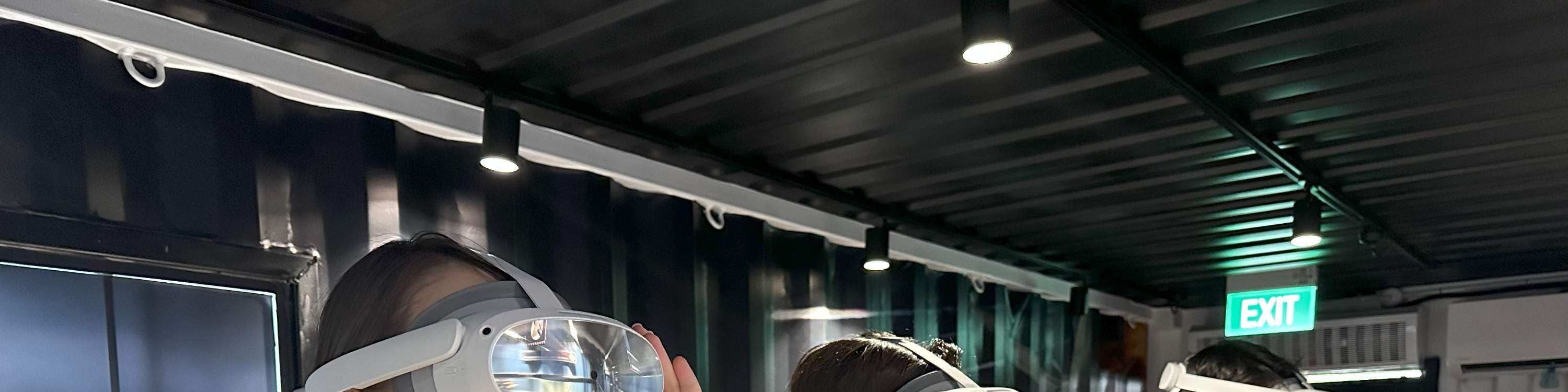 与好友一同体验VR