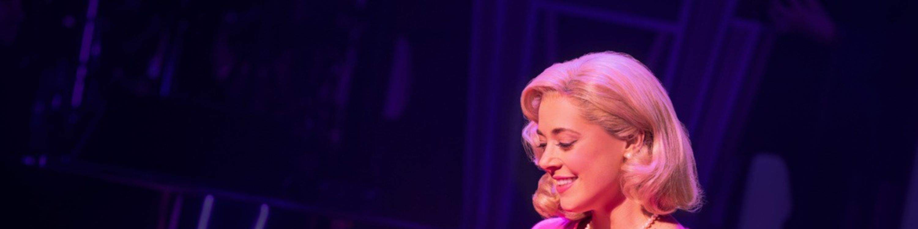 Erika Henningsen ถ่ายทอดเสน่ห์ของ Sandra Dee แรงบันดาลใจของ Darin ผ่านการแสดงที่เข้าถึงอารมณ์