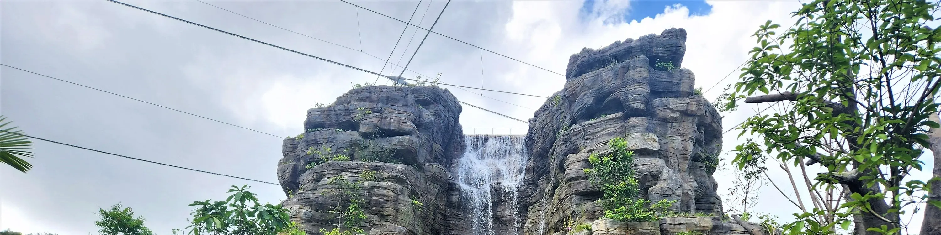 瀑布附近休息区