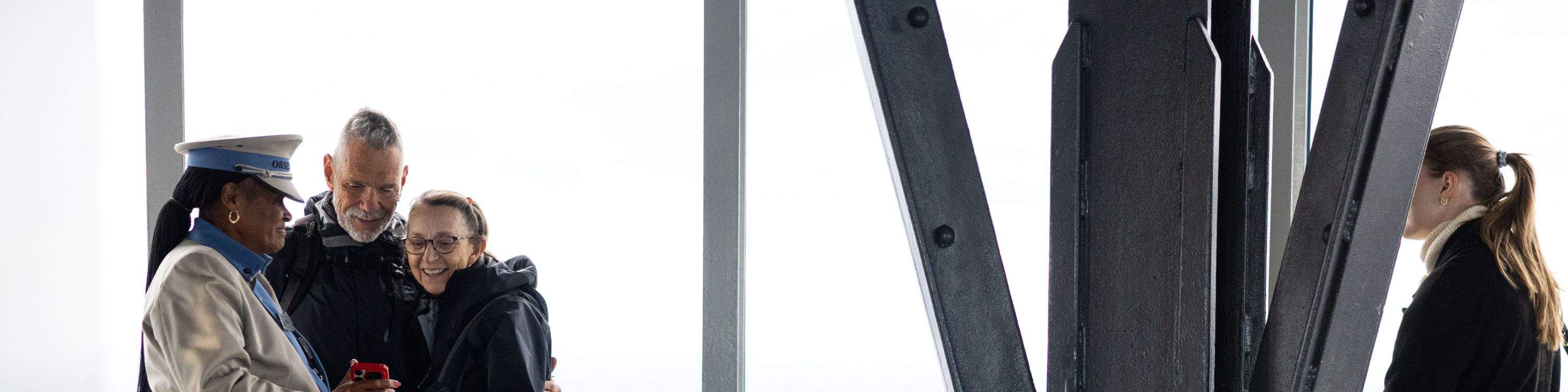 Recorra los pasillos del observatorio que ha sido engalanado para esta temporada festiva.