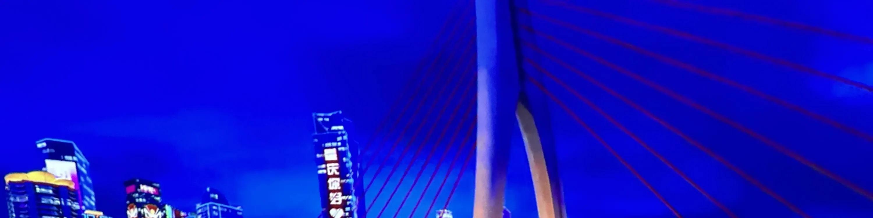 搭配超大直径的球形巨幕，360 度的视野全方位包裹，让你沉浸其中，不错过任何一处美景。