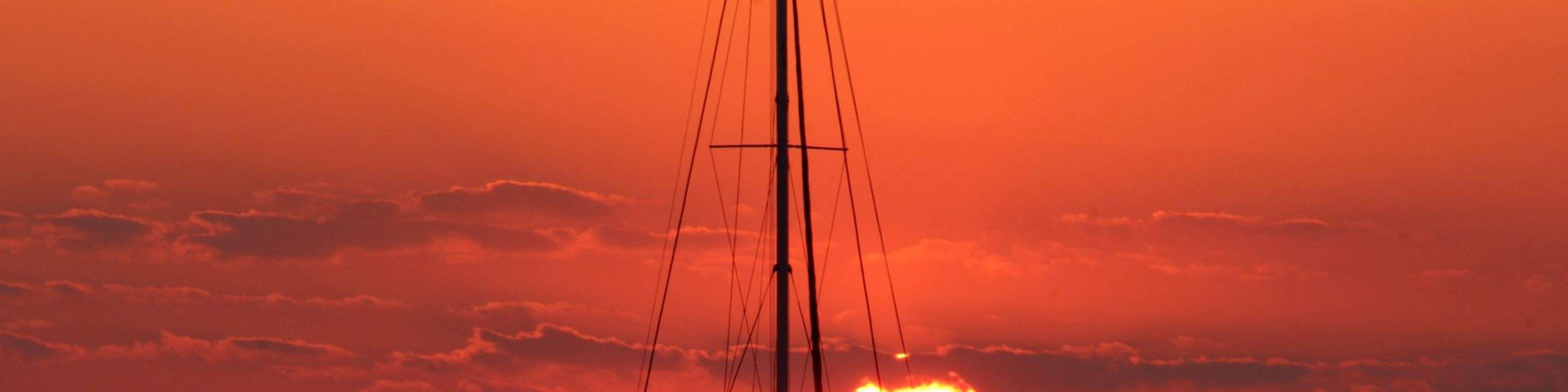 Admirez la beauté époustouflante d'un coucher de soleil légendaire de Key West en mer