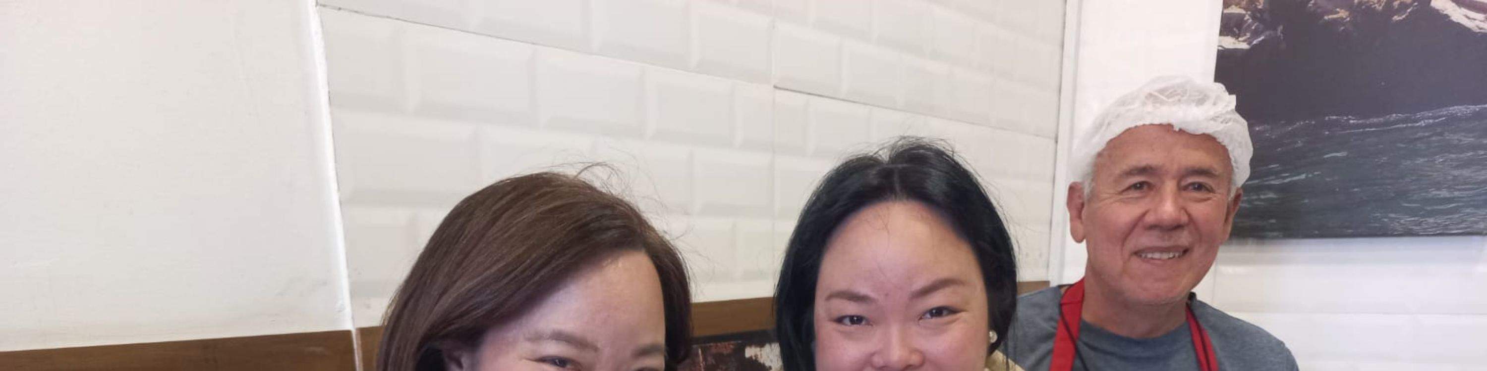 Mezcla y agita tu propio y refrescante pisco sour con la guía experta de un bartender local.