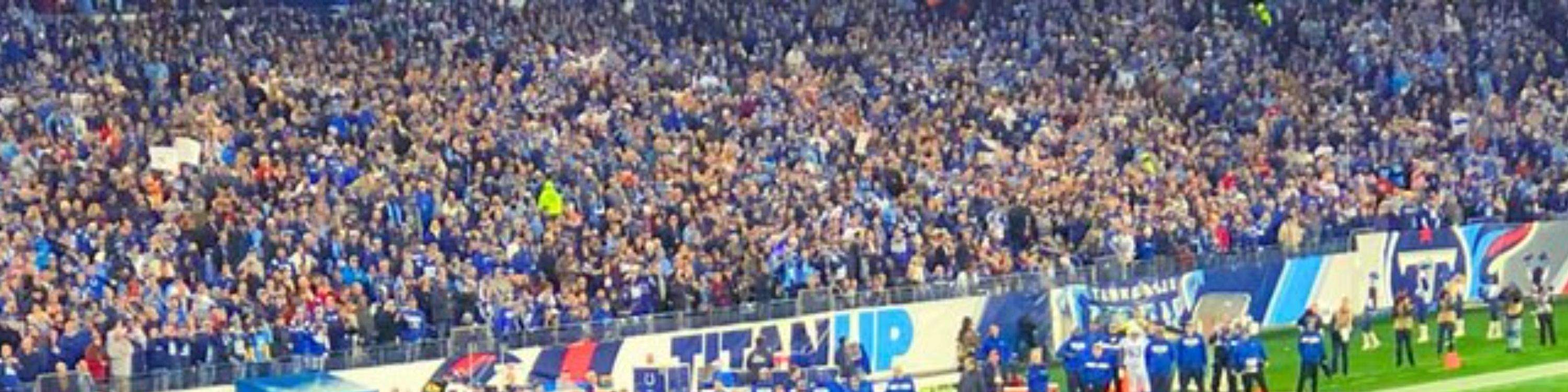 Pertandingan Sepak Bola Tennessee Titans di Nissan Stadium