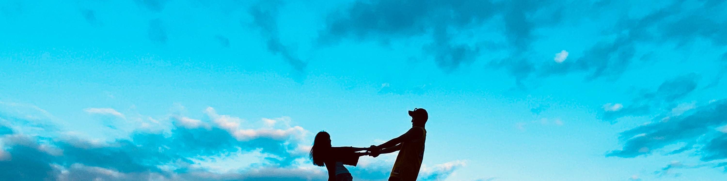 Con l'aiuto di fotografi professionisti, tutti possono diventare trapezisti