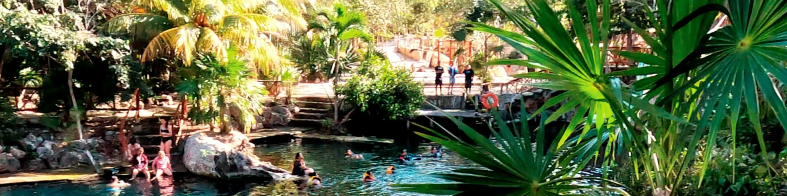 探索地下河流和半封闭式天然井洞穴之美