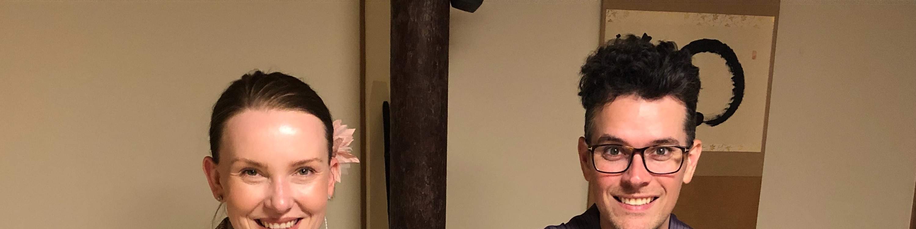 Upacara minum teh asli dan pembuatan azimat Omamori dengan kimono