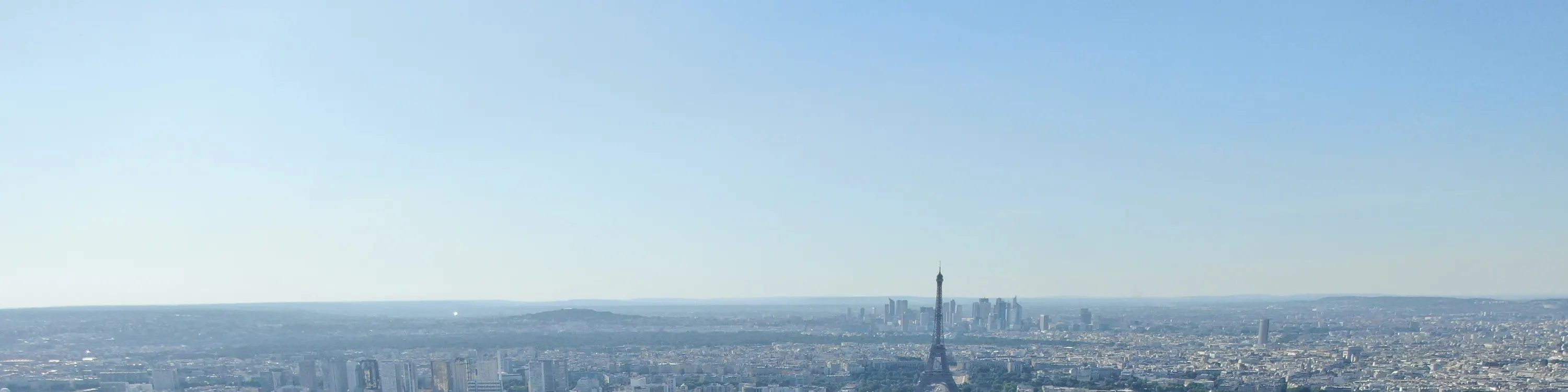 蒙帕纳斯大楼 (Montparnasse tower) 的无人机景观